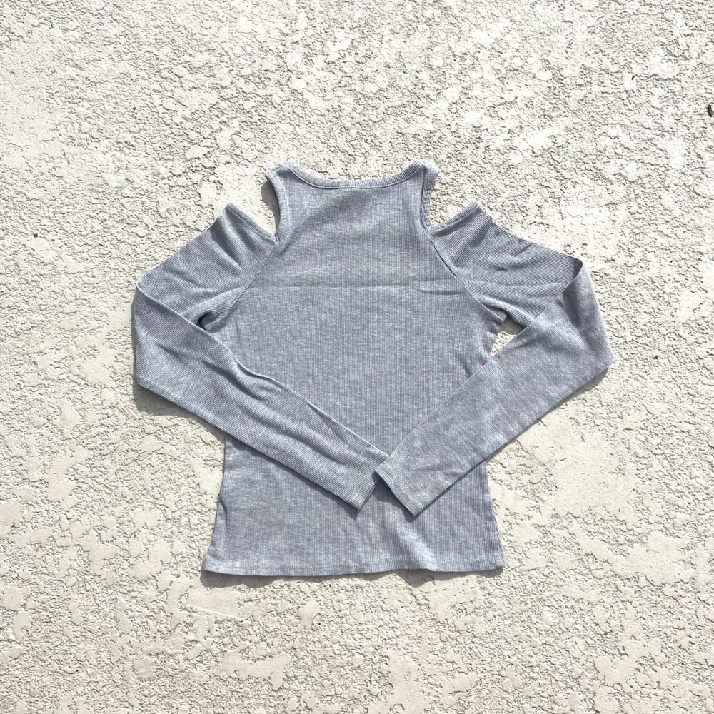 HOST PICK 🎉 H&M Divided Ribbed Open Shoulder Top - Picture 4 of 7